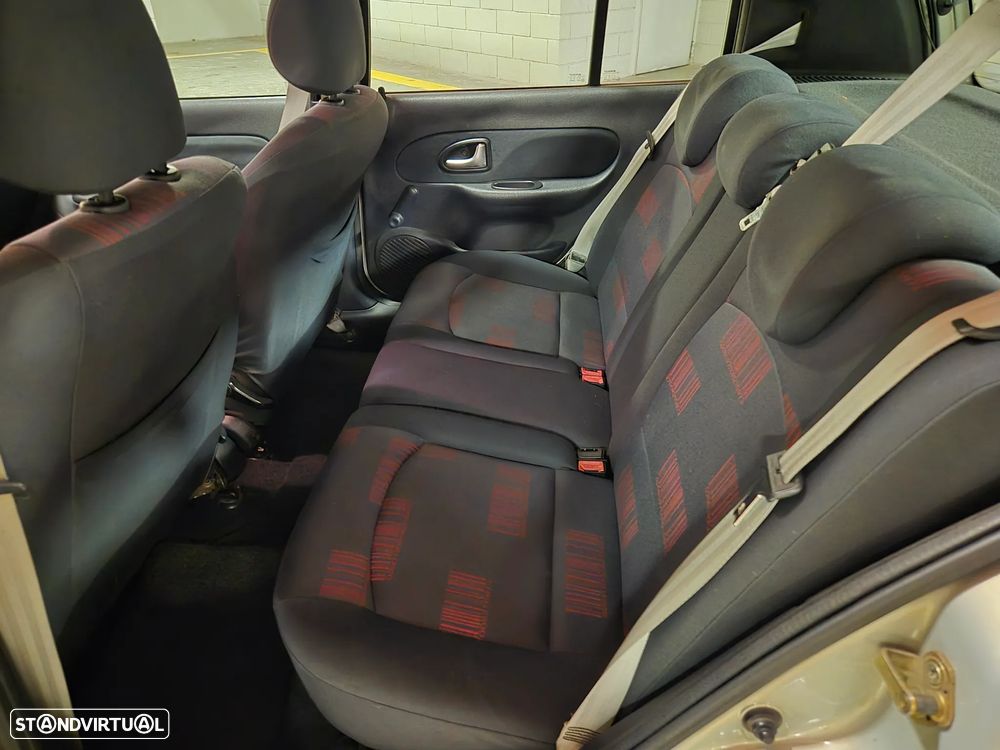 Renault Clio 1.2 16V Confort Dynamique - 20