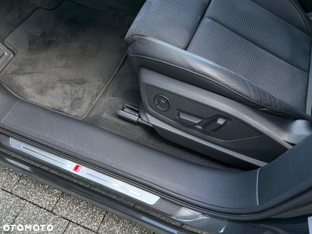 Audi Q8 Sportback e-tron - 28