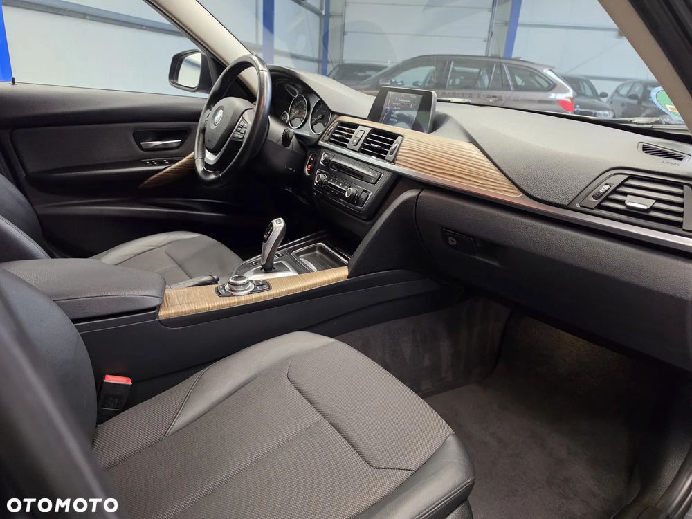 BMW Seria 3 318d Blue Performance Modern Line - 33
