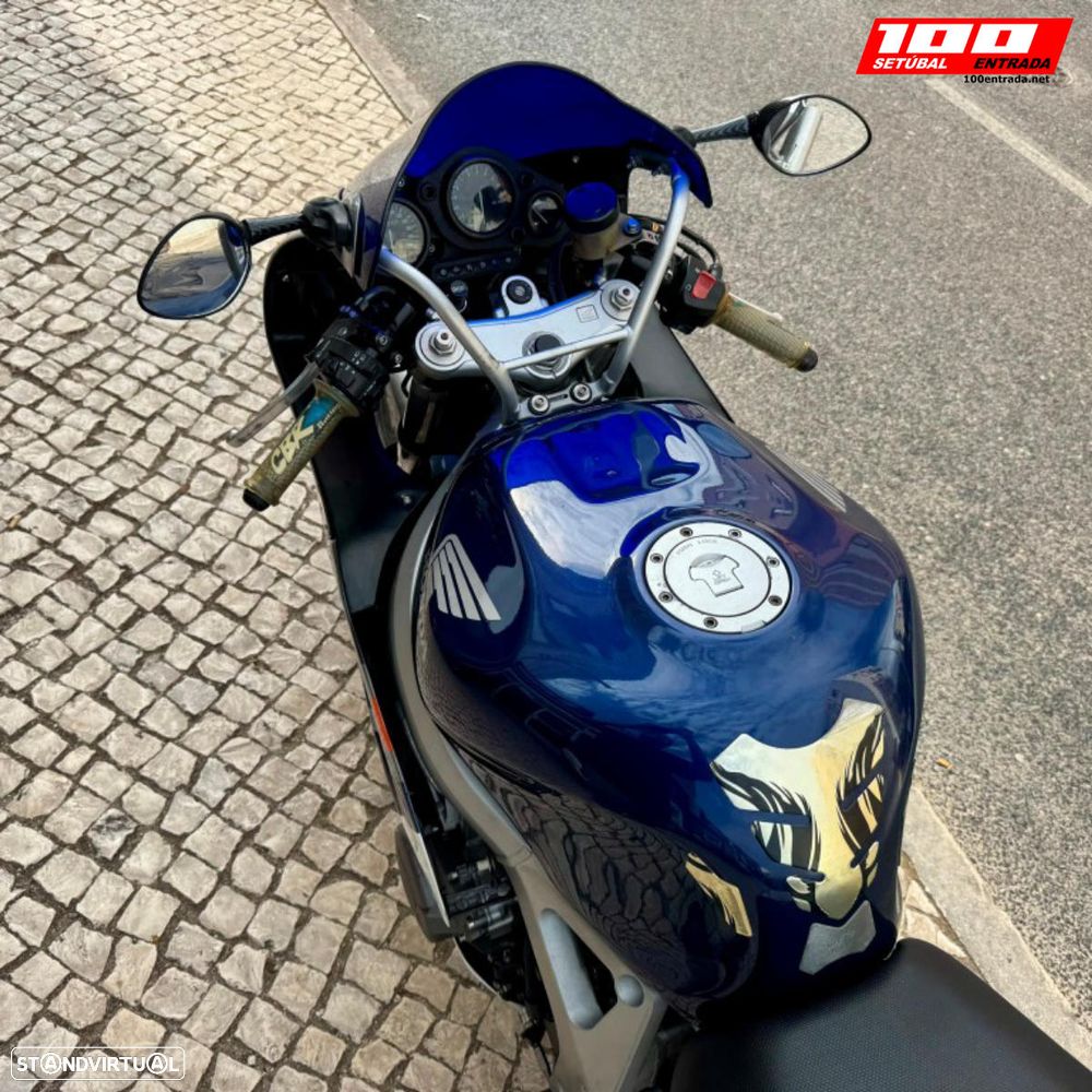 Honda CBR 900 RR - 15