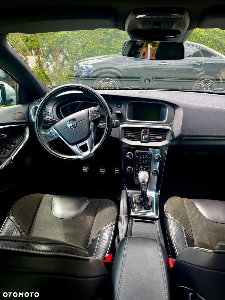 Volvo V40 D2 R-Design - 10