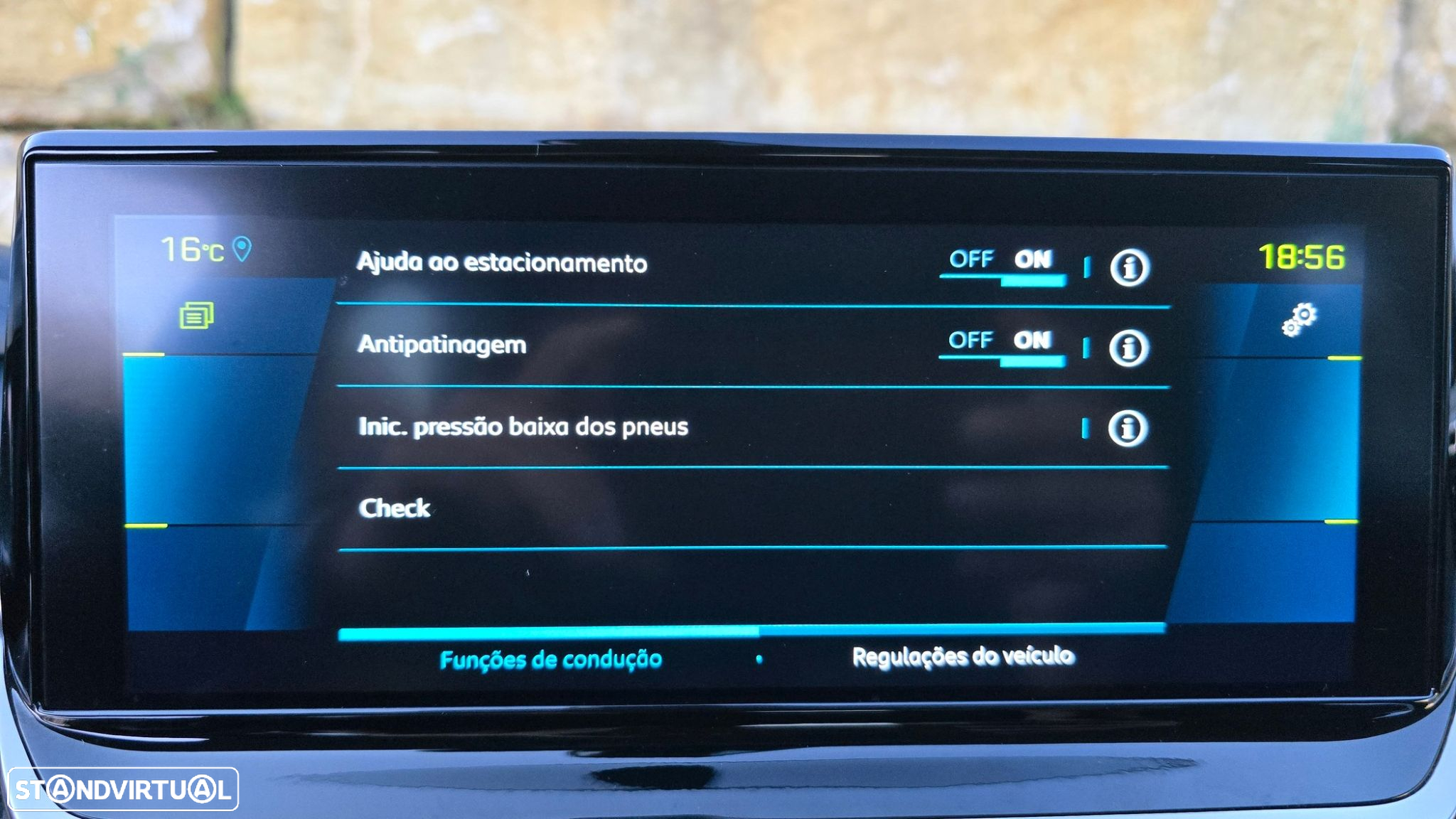 Peugeot e-208 Allure - 26
