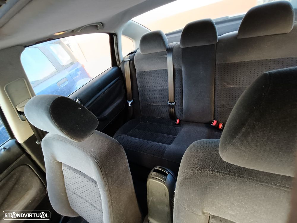 VW Passat 1.6 Confortline - 6