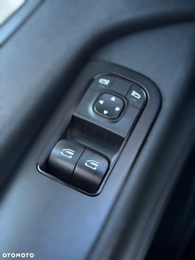 Mercedes-Benz Sprinter - 24