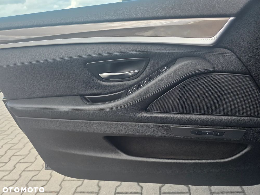 BMW Seria 5 525d xDrive Modern Line - 19