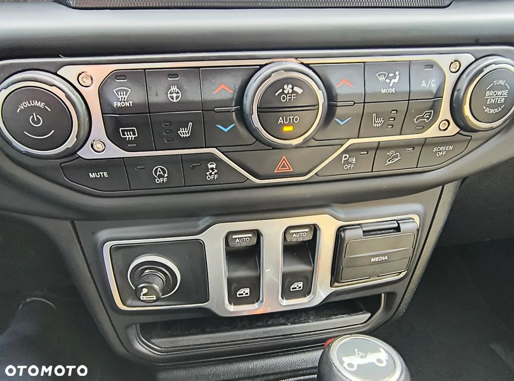 Jeep Wrangler GME 2.0 Turbo Sahara - 22