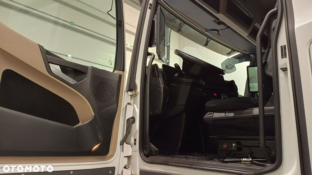 Mercedes-Benz Actros - 8