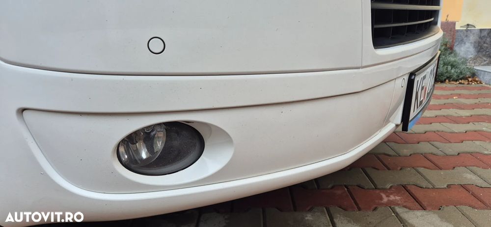 Volkswagen Caravelle - 10