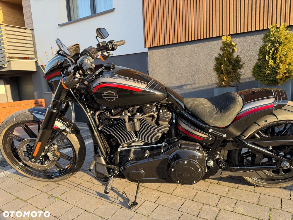 Harley-Davidson Softail Breakout - 17