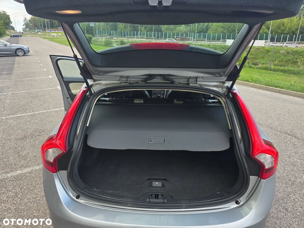 Volvo V60 D2 Edition - 14