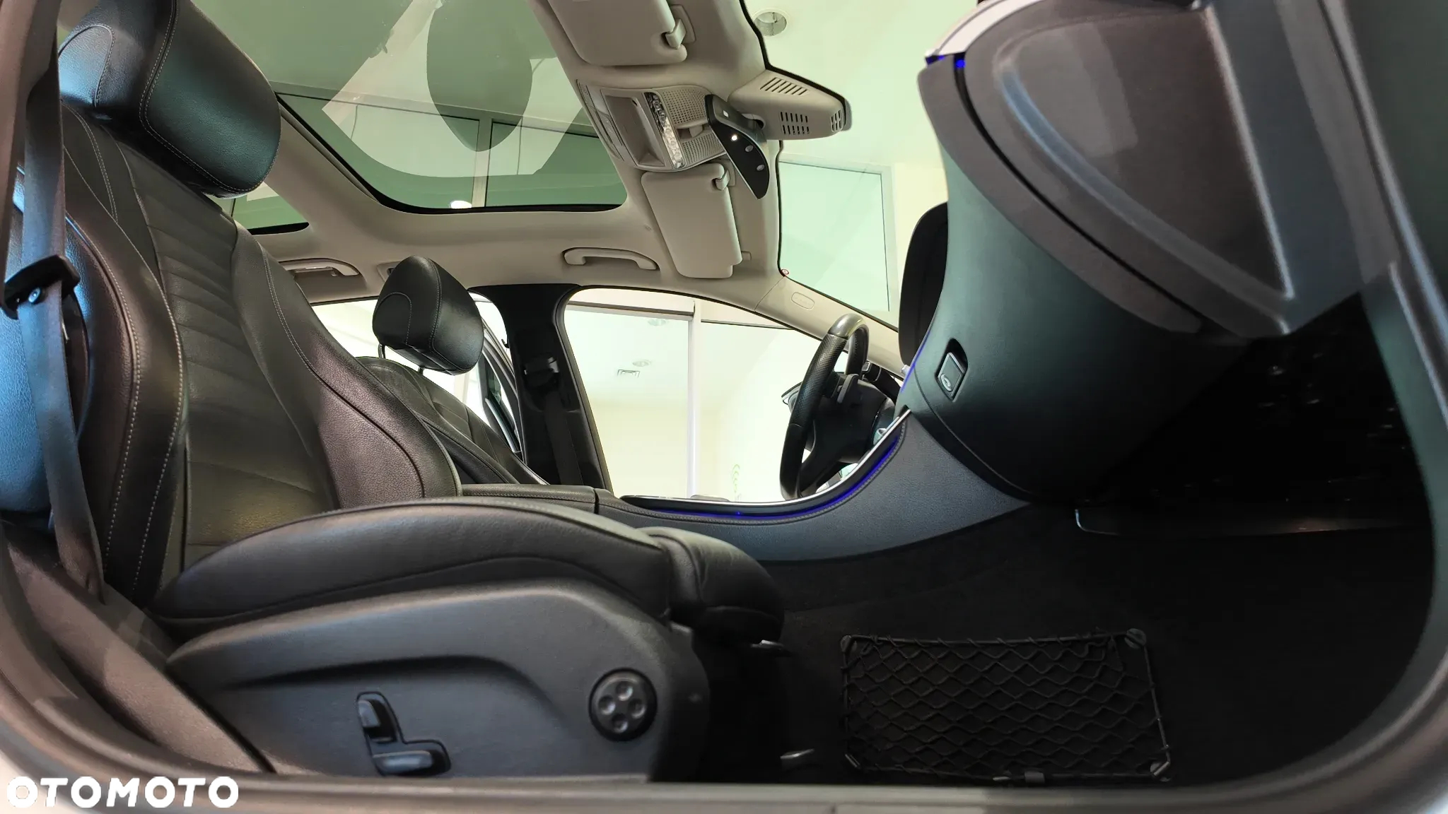 Mercedes-Benz Klasa E 220 d 4Matic T 9G-TRONIC Exclusive - 36
