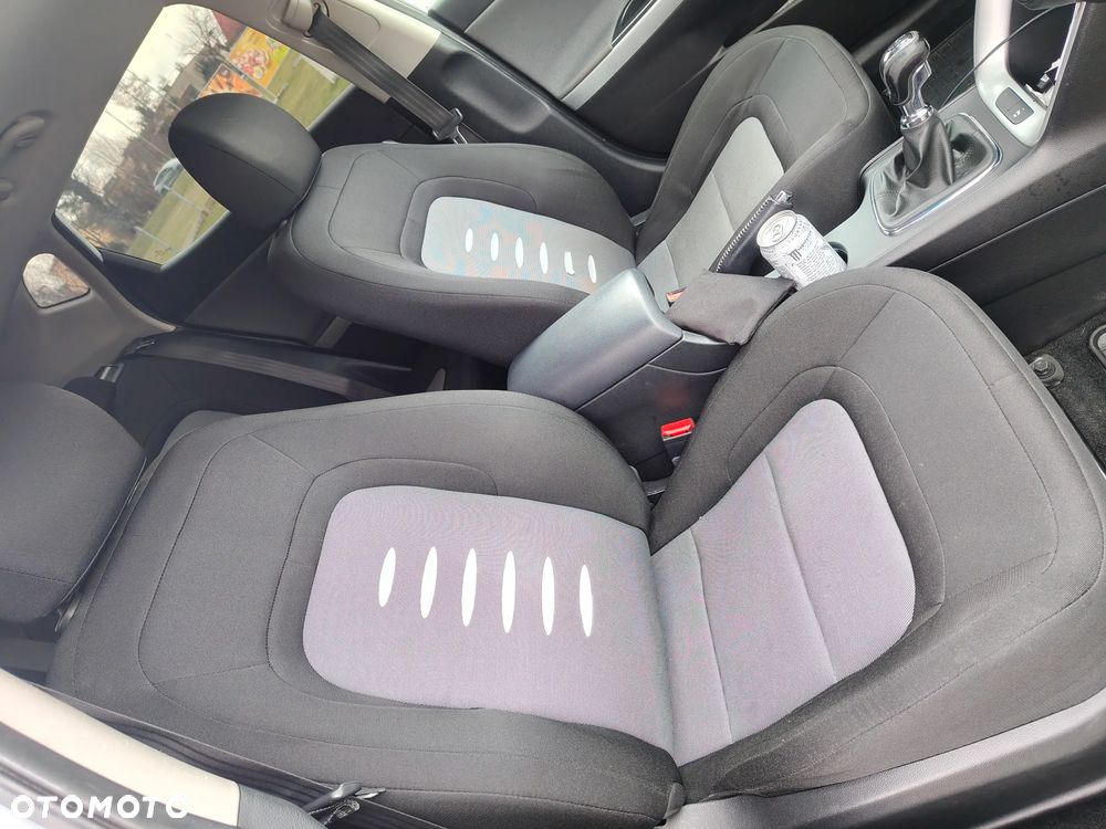 Kia Ceed - 10