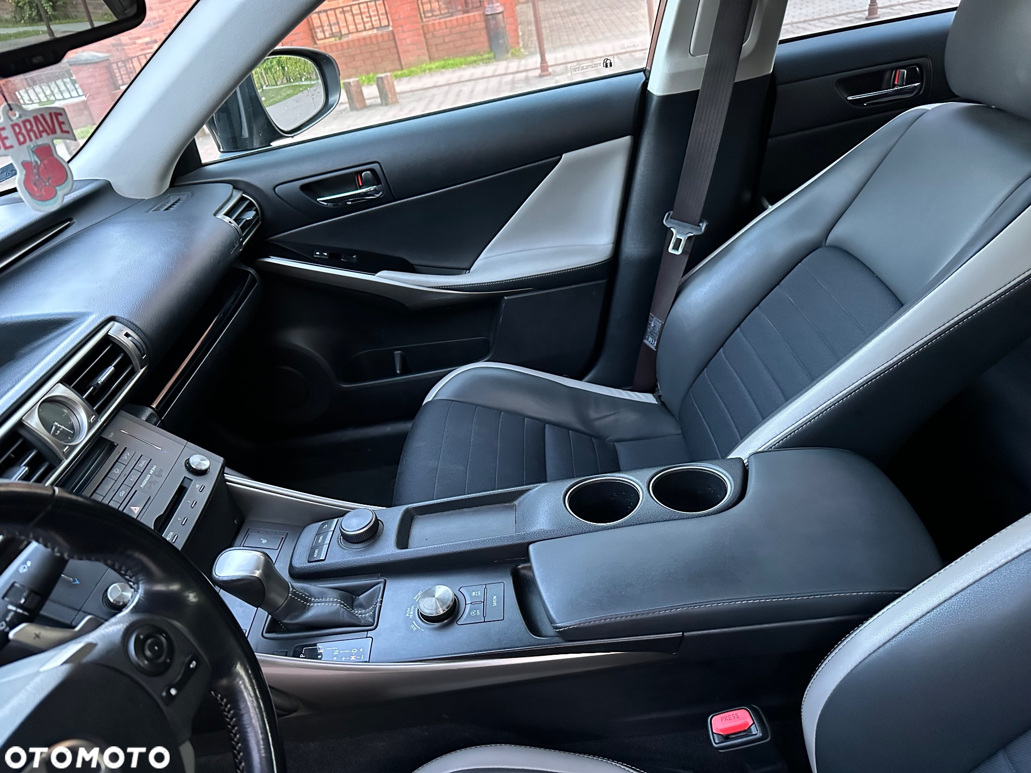 Lexus IS 200t Elite - 11