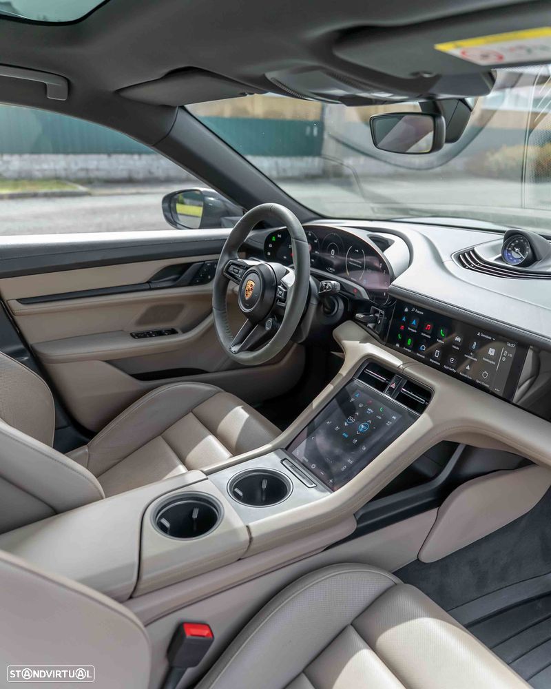 Porsche Taycan Cross Turismo 4S - 16