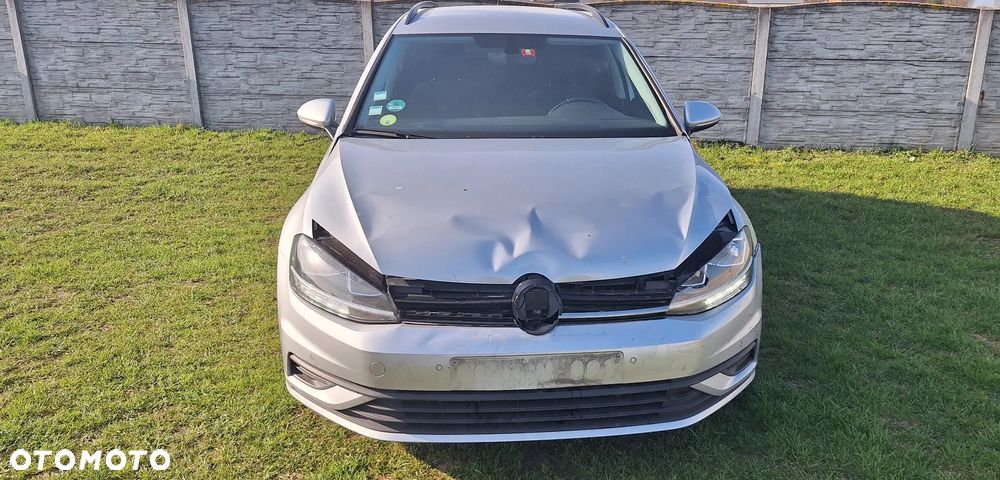 Volkswagen Golf - 1
