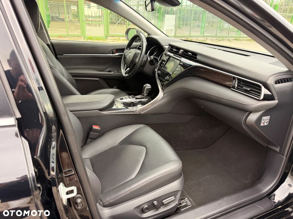 Toyota Camry 2.5 Hybrid Executive CVT - 12