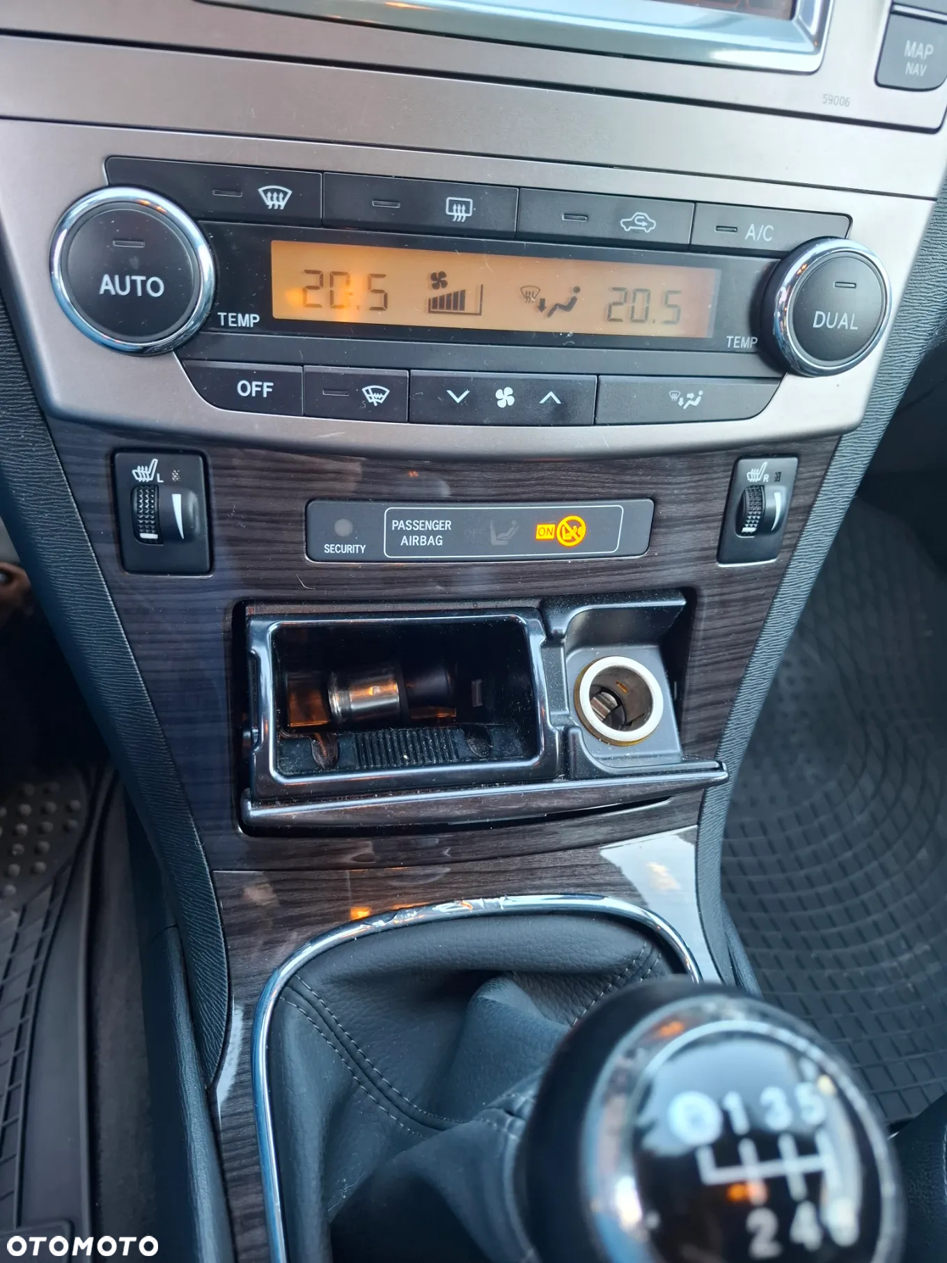 Toyota Avensis 1.8 Prestige MS - 33