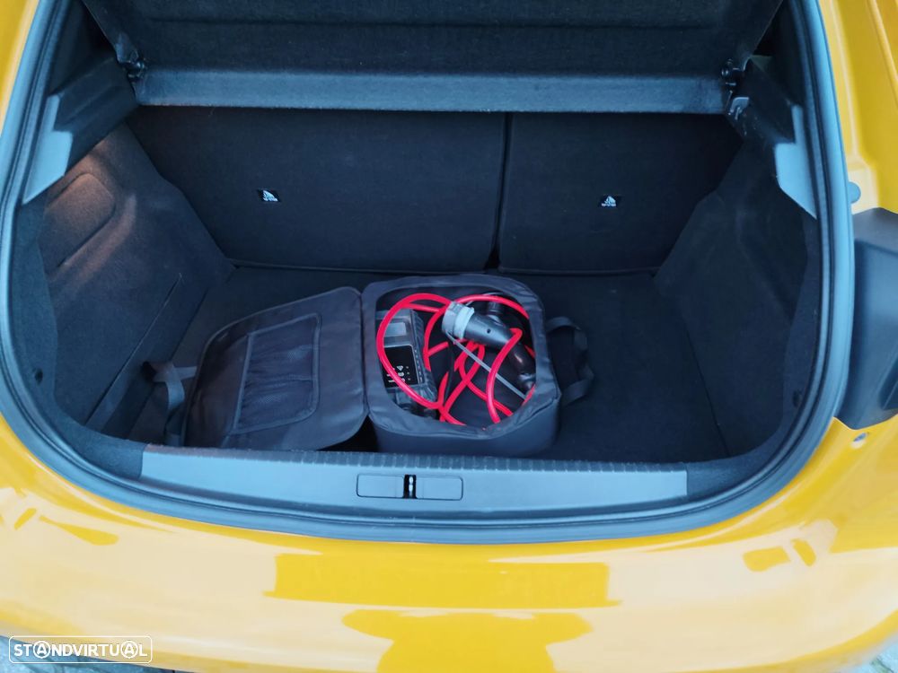 Peugeot e-208 GT - 22