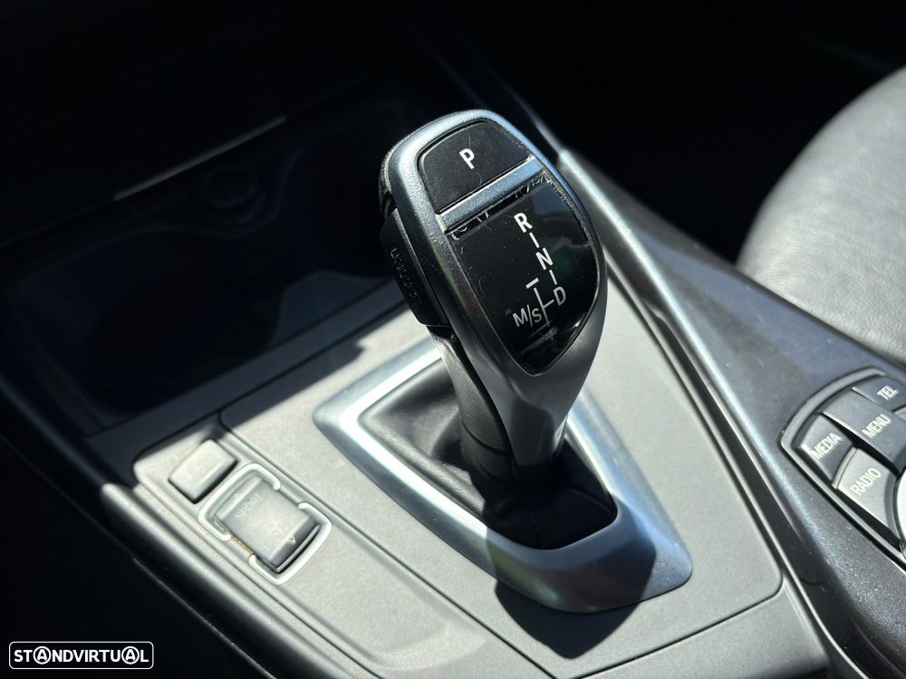BMW 120 dA Line Sport - 24