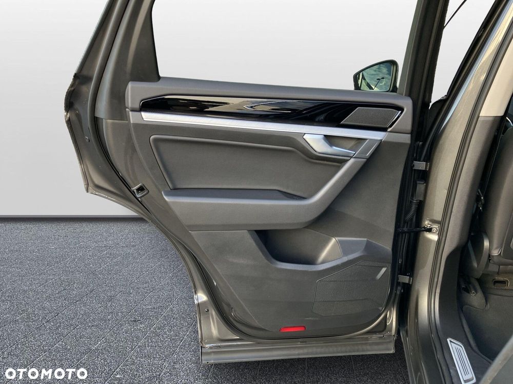 Volkswagen Touareg - 32