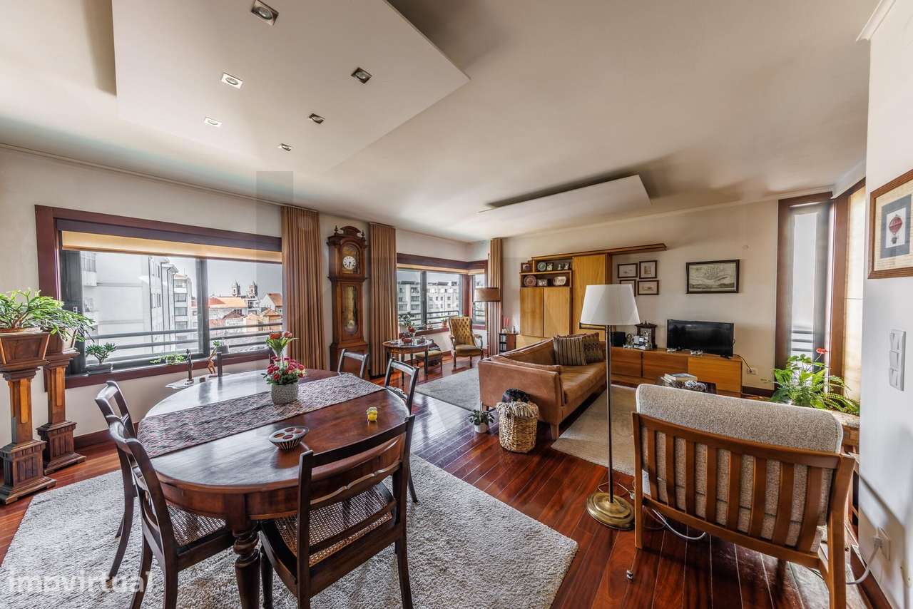 Apartamento T4 com Garagem - Rua Damião de Góis (Porto) - Grande imagem: 3/29
