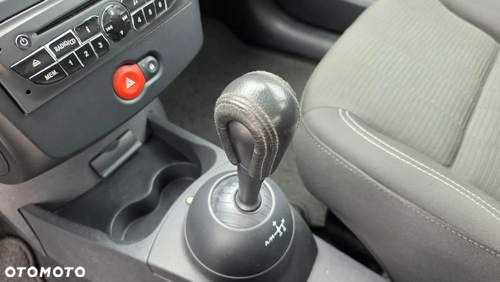 Renault Clio 1.2 16V Expression Quickshift - 23
