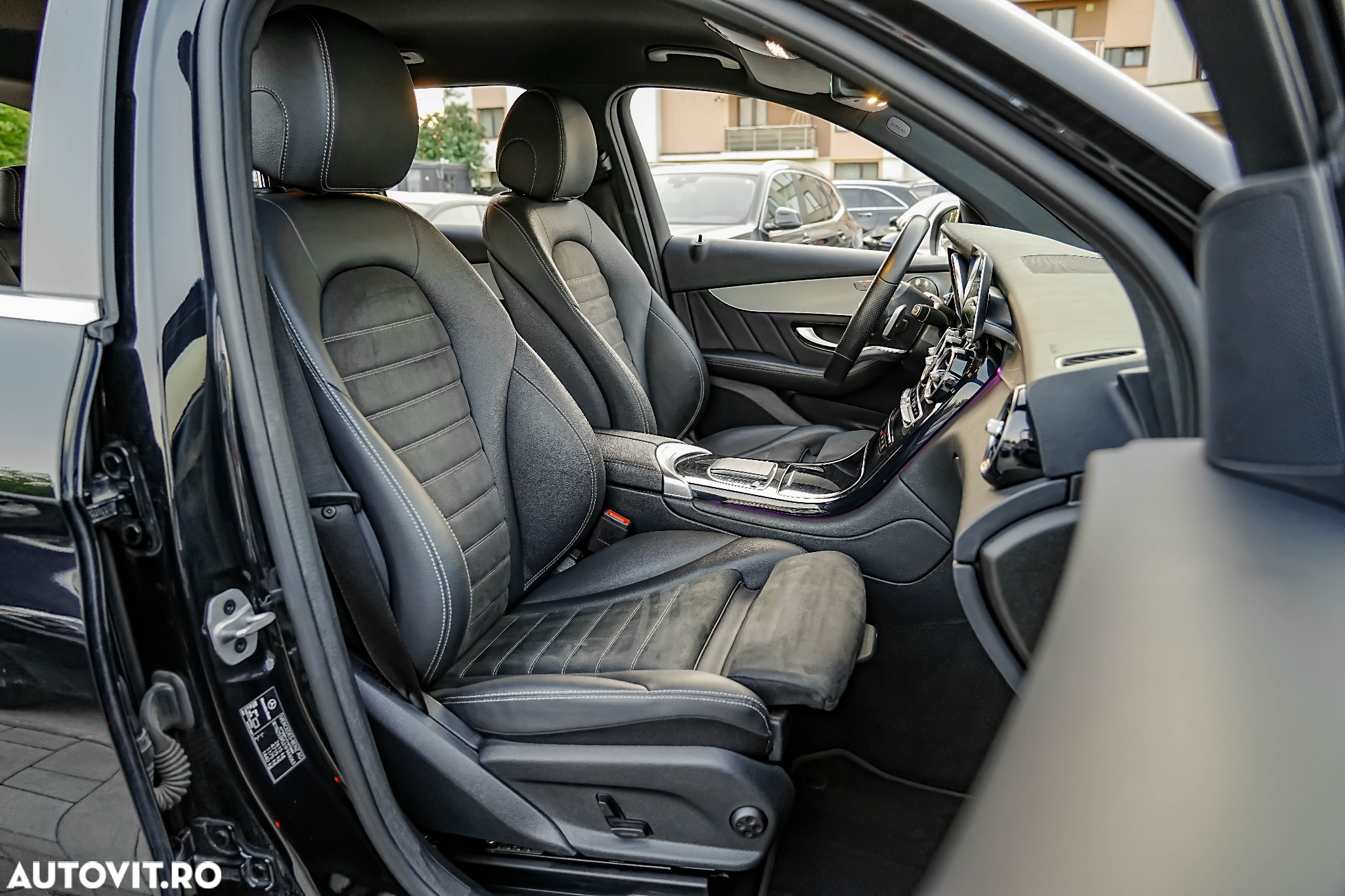 Mercedes-Benz GLC 300 e 4Matic 9G-TRONIC AMG Line - 13