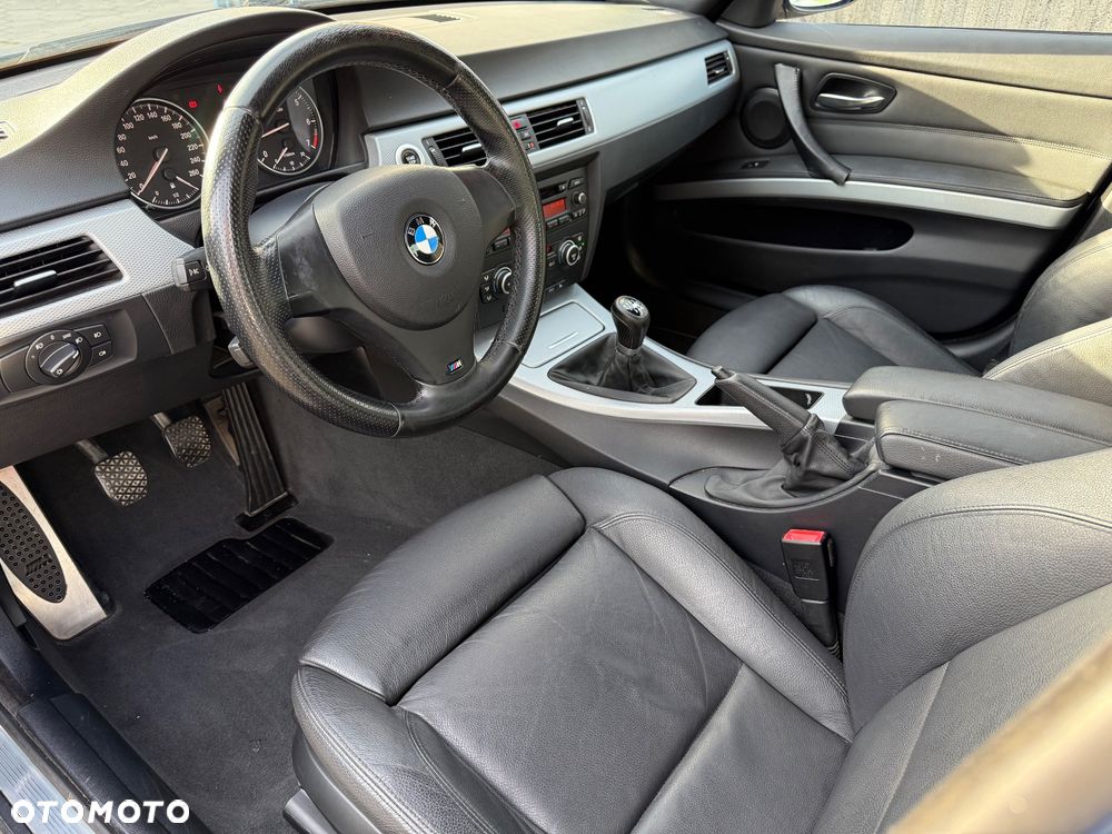 BMW Seria 3 318i - 25