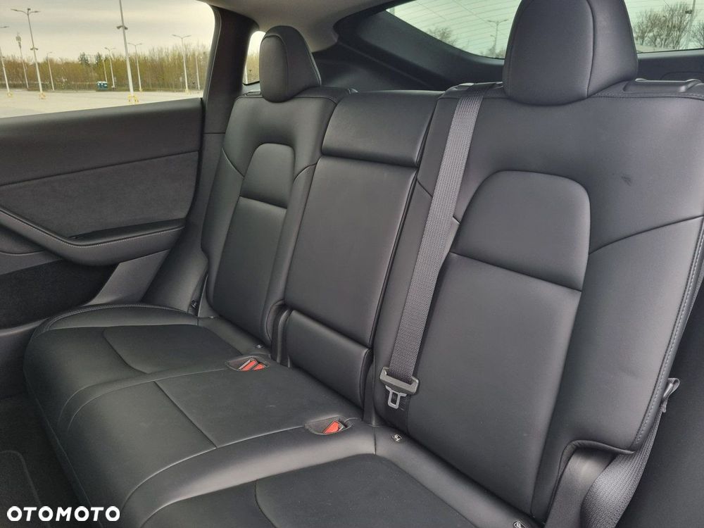 Tesla Model Y Long Range AWD - 21