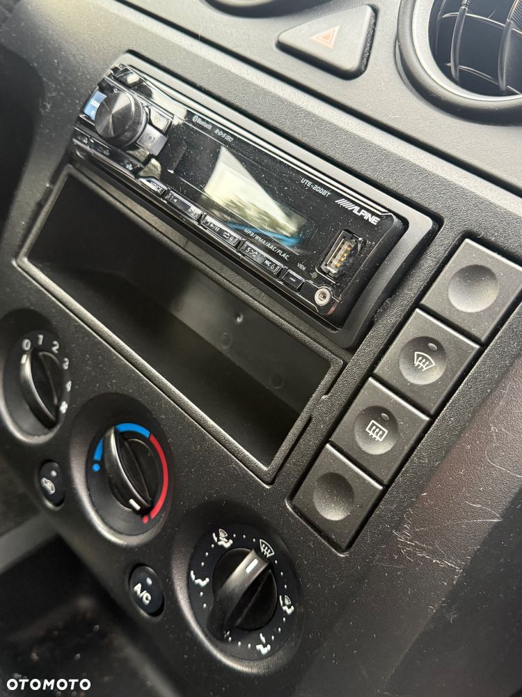 Ford Fiesta 1.3 Ambiente - 9