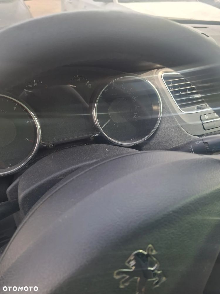 Peugeot 5008 HDI FAP 150 Family - 6