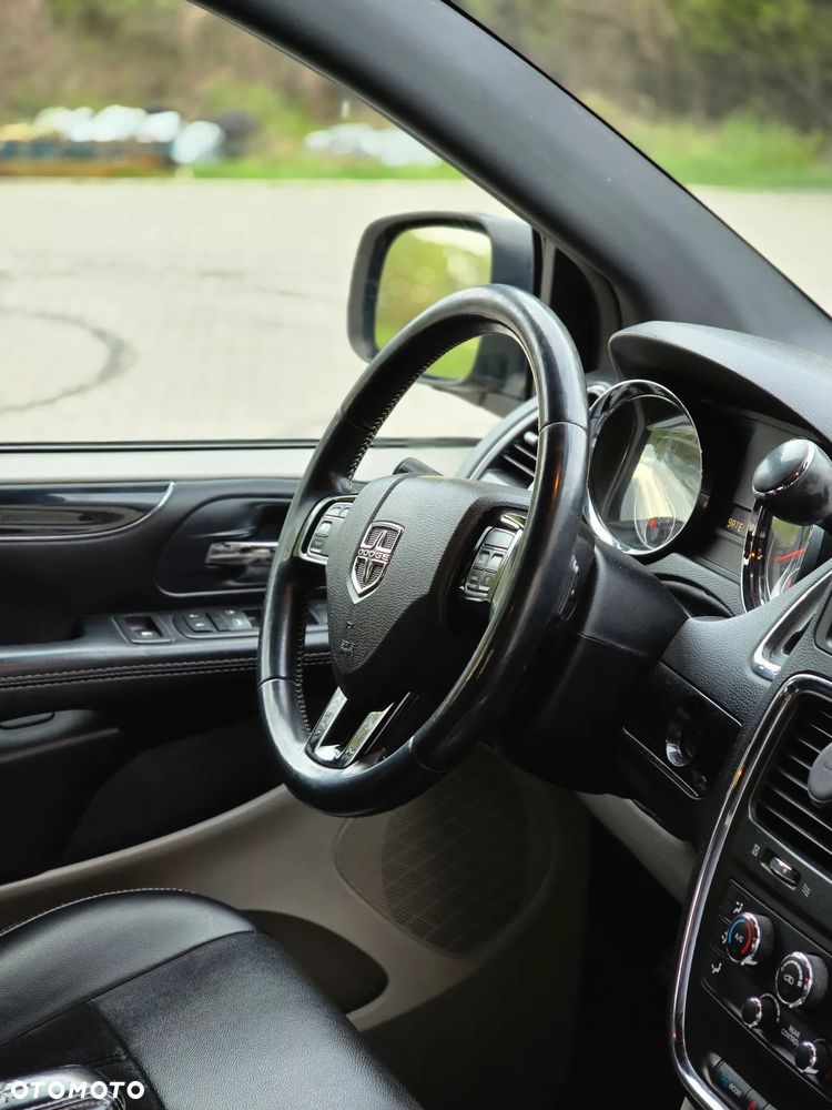 Dodge Grand Caravan - 12