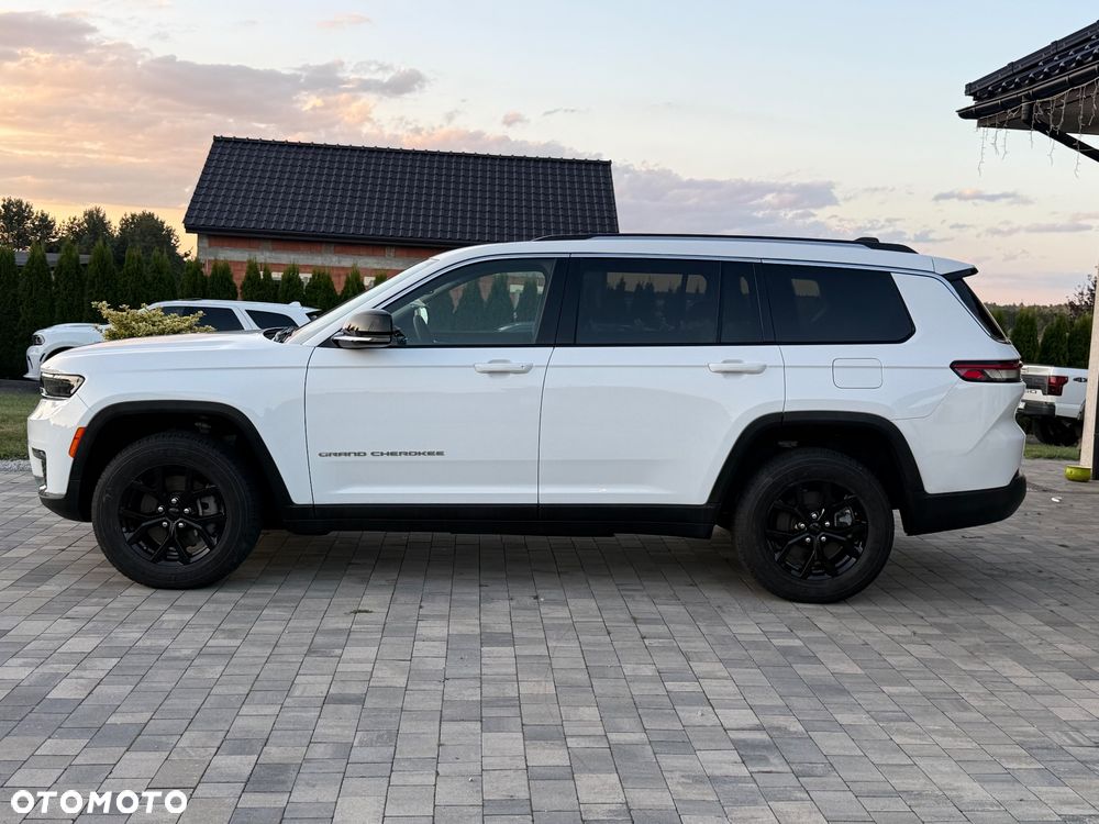 Jeep Grand Cherokee - 24
