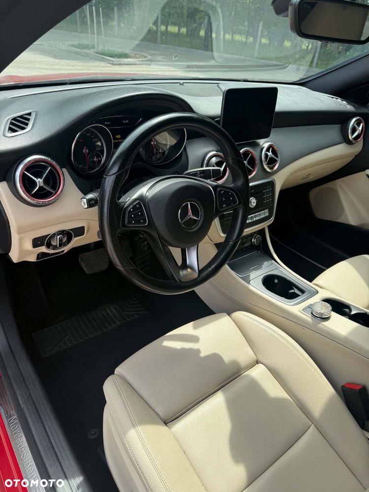Mercedes-Benz CLA 250 7G-DCT - 7