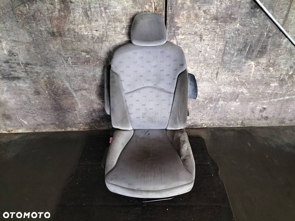 FOTEL LEWY PRZÓD OBROTOWY KIEROWCY PEUGEOT 807 I - 1