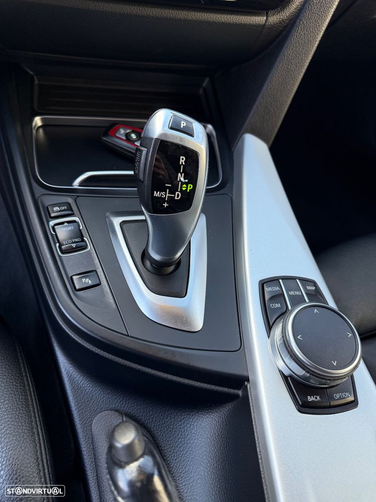 BMW 320 d Touring Sport-Aut. Efficient Dynamics Edition Sport Line - 30