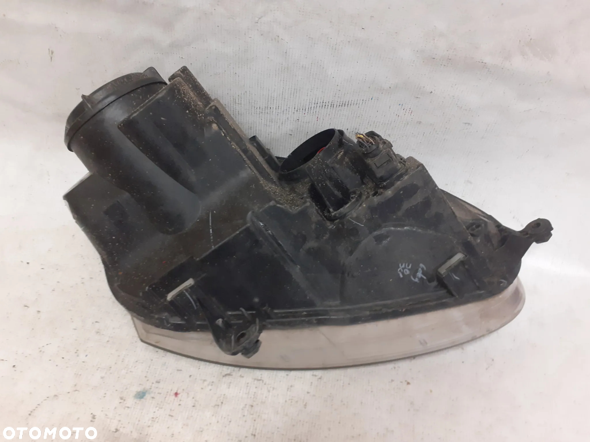 .  PRZOD PRZEDNIA LAMPA LEWA GOLF V - 5