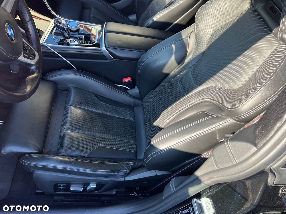 BMW Seria 8 - 13