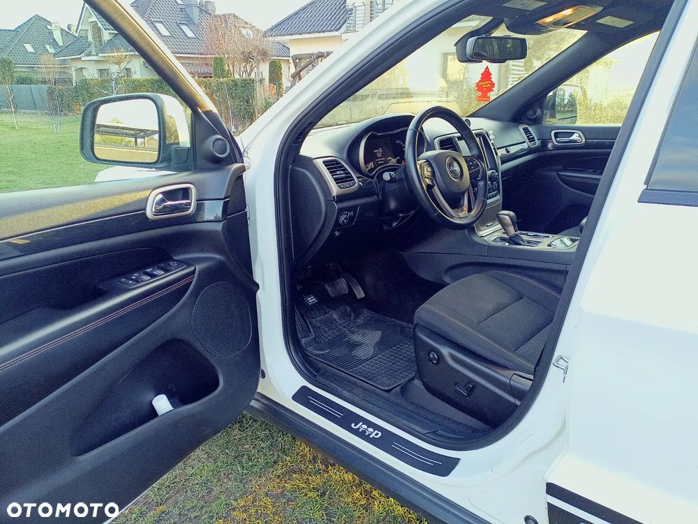 Jeep Grand Cherokee - 9