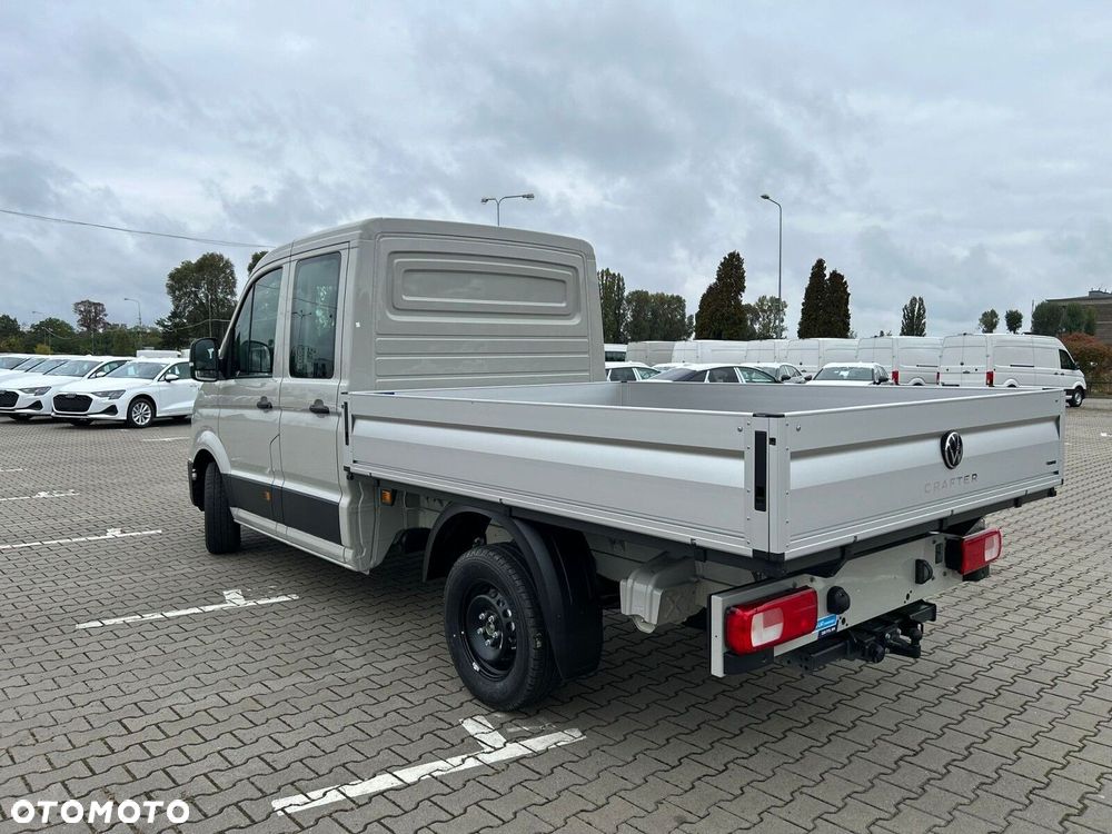 Volkswagen Crafter Crafter 35 Skrzyniowy z podwójną kabiną silnik: 2,0 l EU6 SCR 177 KM / skrzynia biegów: 4MOTION automatyczna 8-biegowa rozstaw osi: 3640 mm - 7