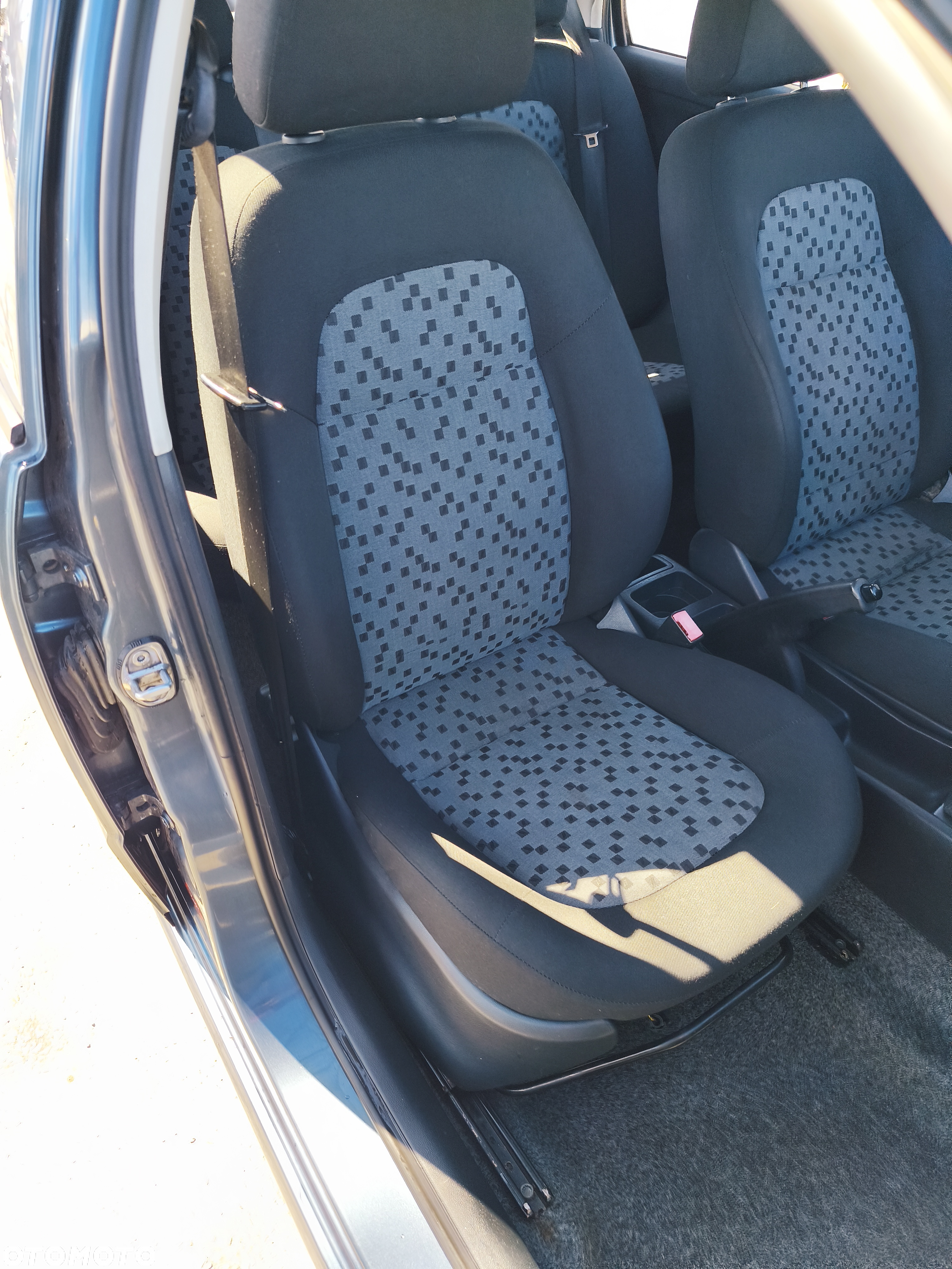 Skoda Fabia 1.2 HTP Active - 10
