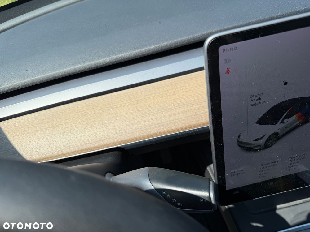 Tesla Model Y Long Range Dual Motor AWD - 8
