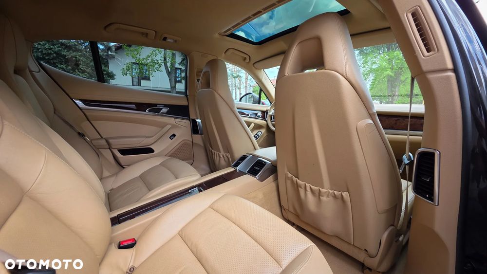 Porsche Panamera 4S - 25