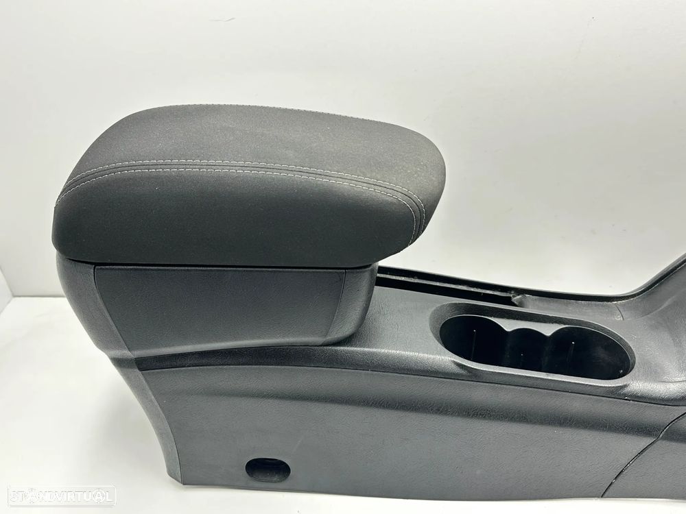 Consola Central / Apoio Braço - Fiat Tipo (2018) - 3