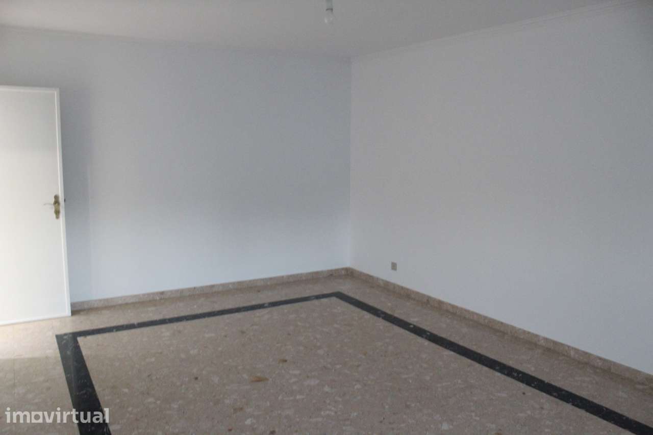 Apartamento T2 Renovado com 89m2, em Linda a Velha. - Grande imagem: 5/21