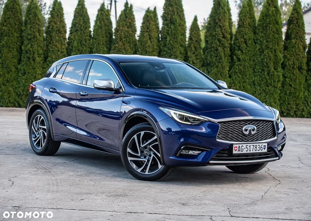 Infiniti Q30 - 1