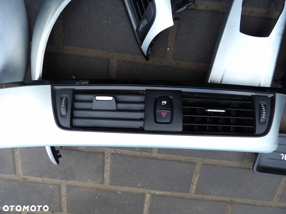 BMW - F30 - KOMPLET LISTEW OZDOBNYCH - DEKORY - KRATKI NAWIEWU - SZCZOTKOWANE ALUMINIUM - MANUAL - EUROPA - 9218549  9218551 - 11