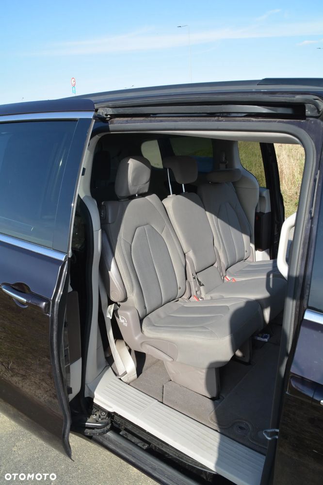 Chrysler Pacifica - 14