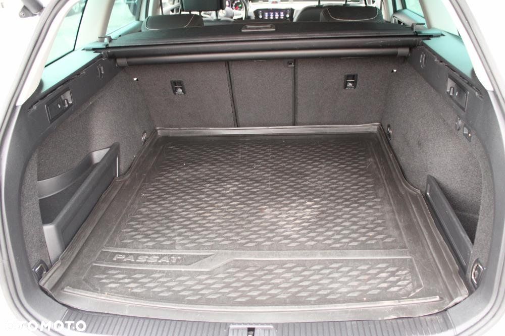 Volkswagen Passat - 29