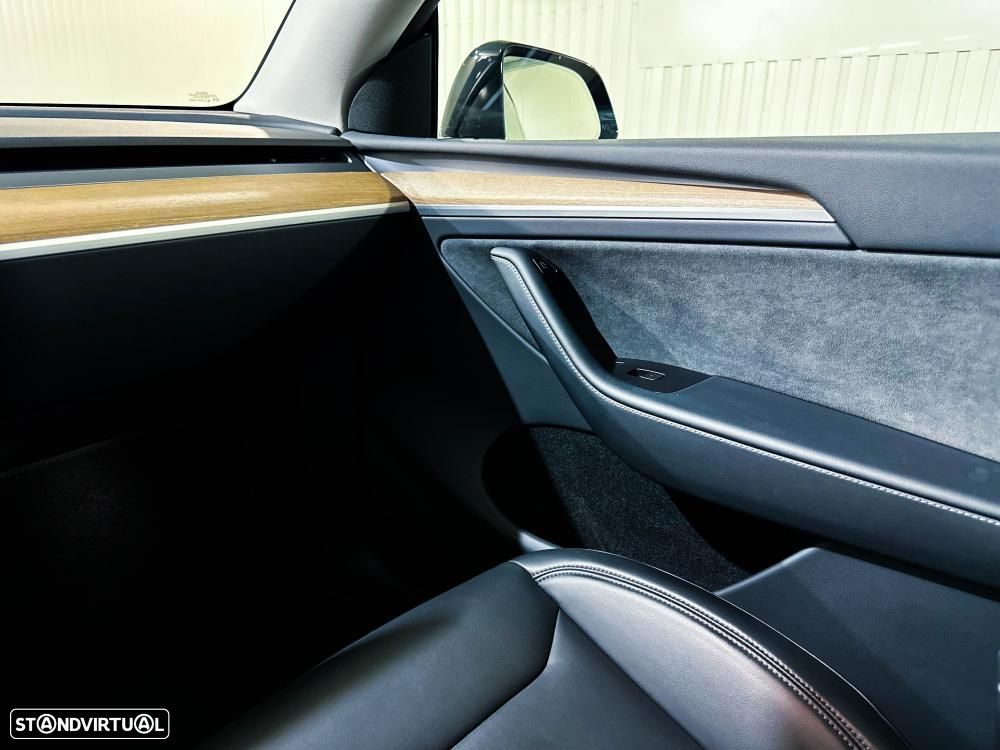 Tesla Model Y Long Range Dual Motor AWD - 19